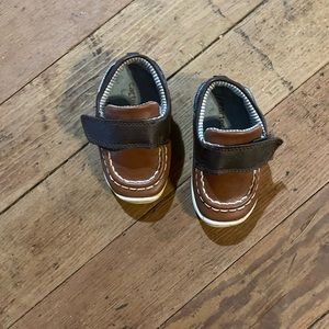Carter’s size 3 like new shoes
